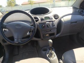 Toyota Yaris 1.0 - 5