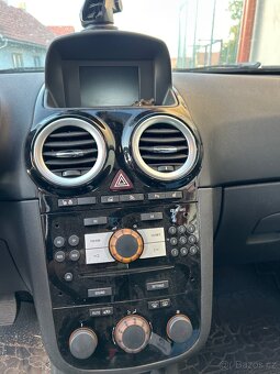Opel Corsa 1.2 automat, r. v. 2009 - 5