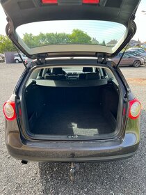 Volkswagen Passat, 1.6 i 75 kW,KLIMA,VÝHŘEV,TAŽNÉ - 5
