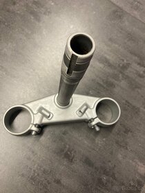 spodný okuliar Triumph Tiger 800 - 5