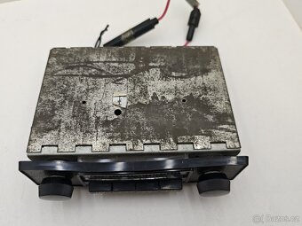 Staré autorádio do veterána Tesla. - 5