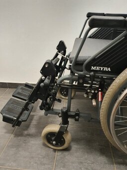 skládací invalidní vozík MEYRA polohovací podnožky - 5