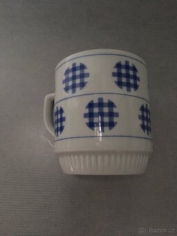 Retro hrnek s vroubky - modrá záplata - 5