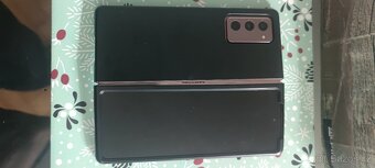 Samsung Galaxy Z Fold 2 5G v top stavu s černým krytem - 5