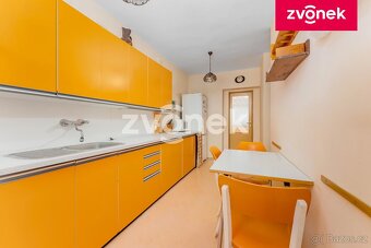 Prodej řadového rodinného domu s garáží a zahradou ve Sla... - 5