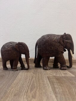 Ručně vyřezávání sloni  - sada ( 20cm + mládě) - 5
