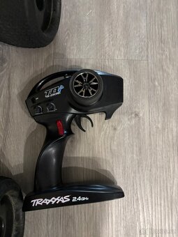 Traxxas e-revo 1:8 - 5
