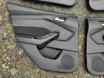 Sedačky, tapeci, koberec... Focus III - 5