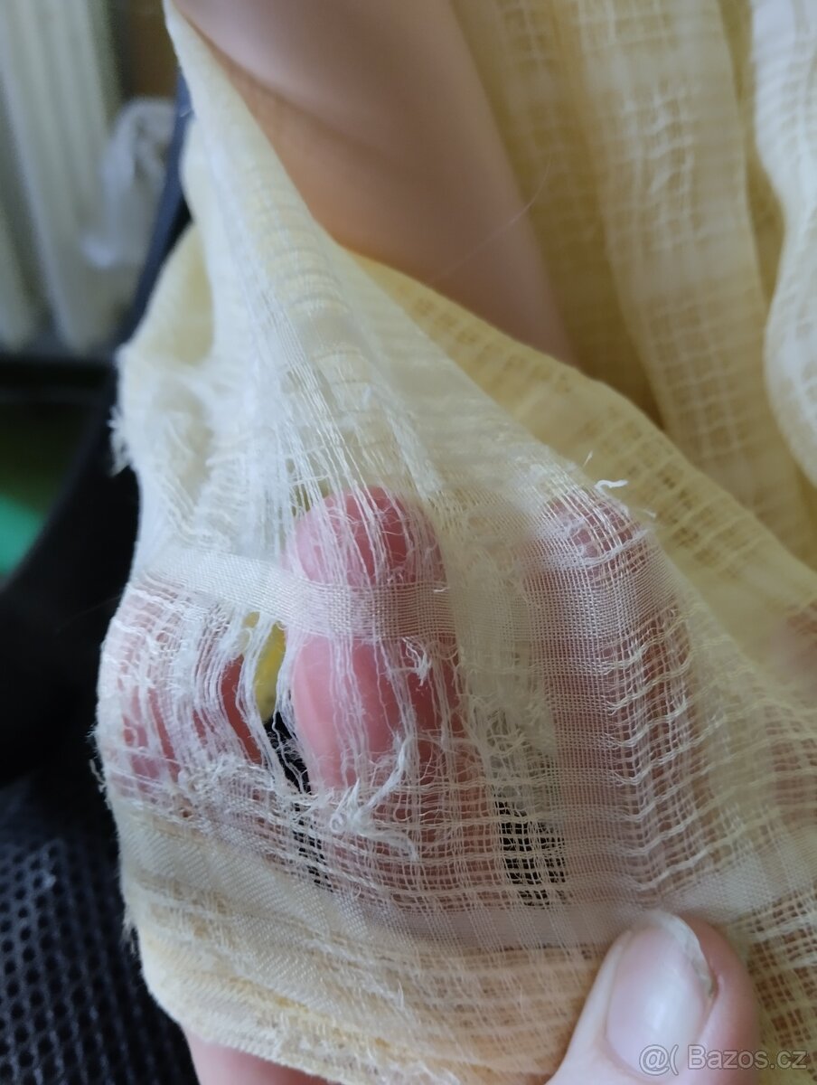 Značená porcelánová panenka sedící - 6