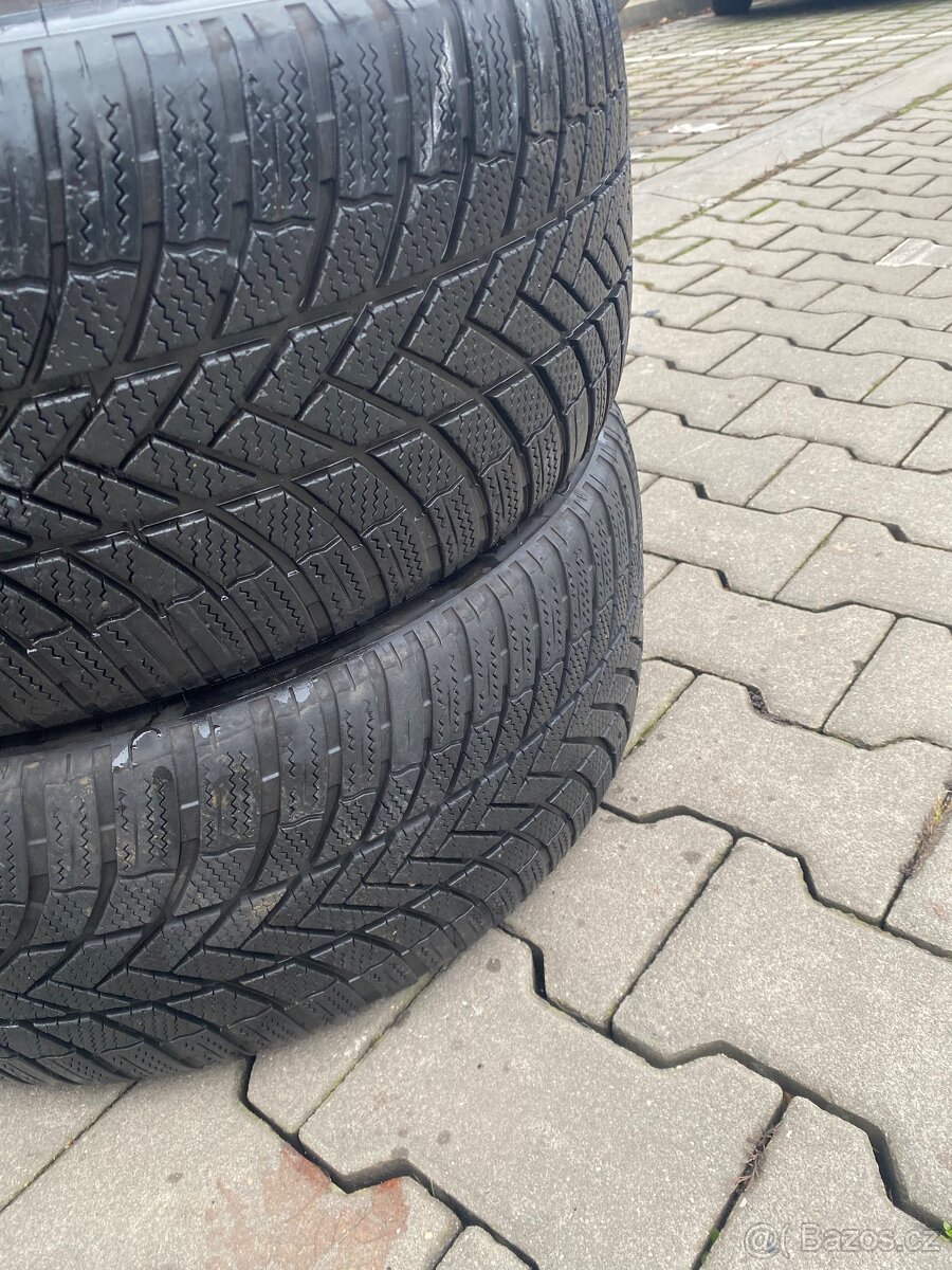 245/45/18 zimní - 6