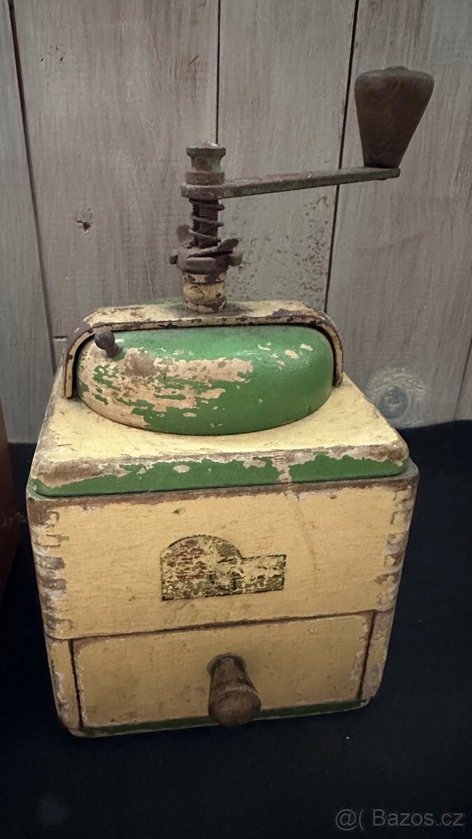 Starodávné mlýnky na kávu k dekoraci - 6