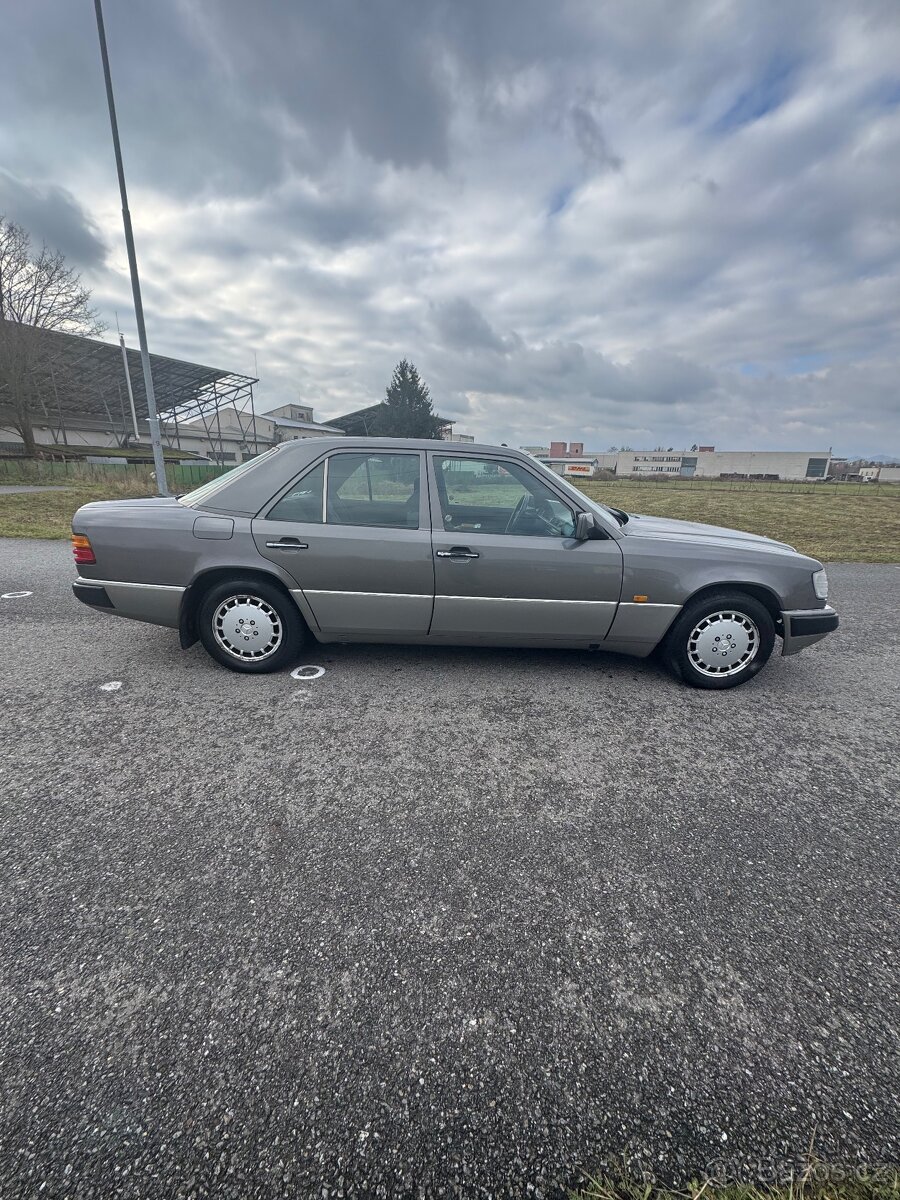 Prodám Mercedes Benz W124 200E Benzin - 6