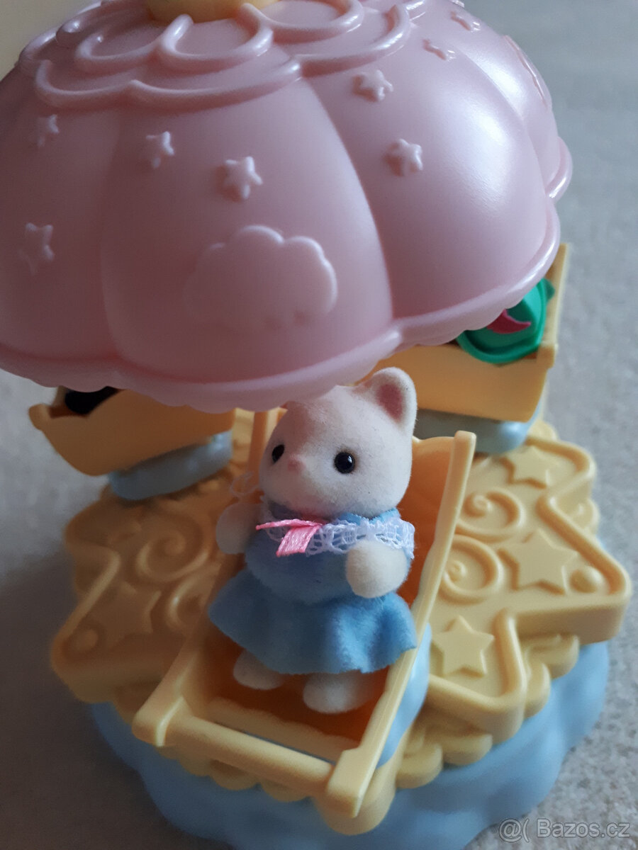 Sylvanian Families Carousel - kolotoč - 3 figurky - 6