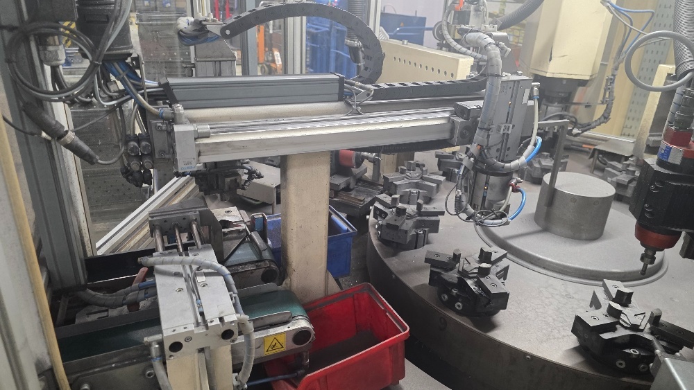 Automatické vrtací centrum MATADOR SD 1 - 6