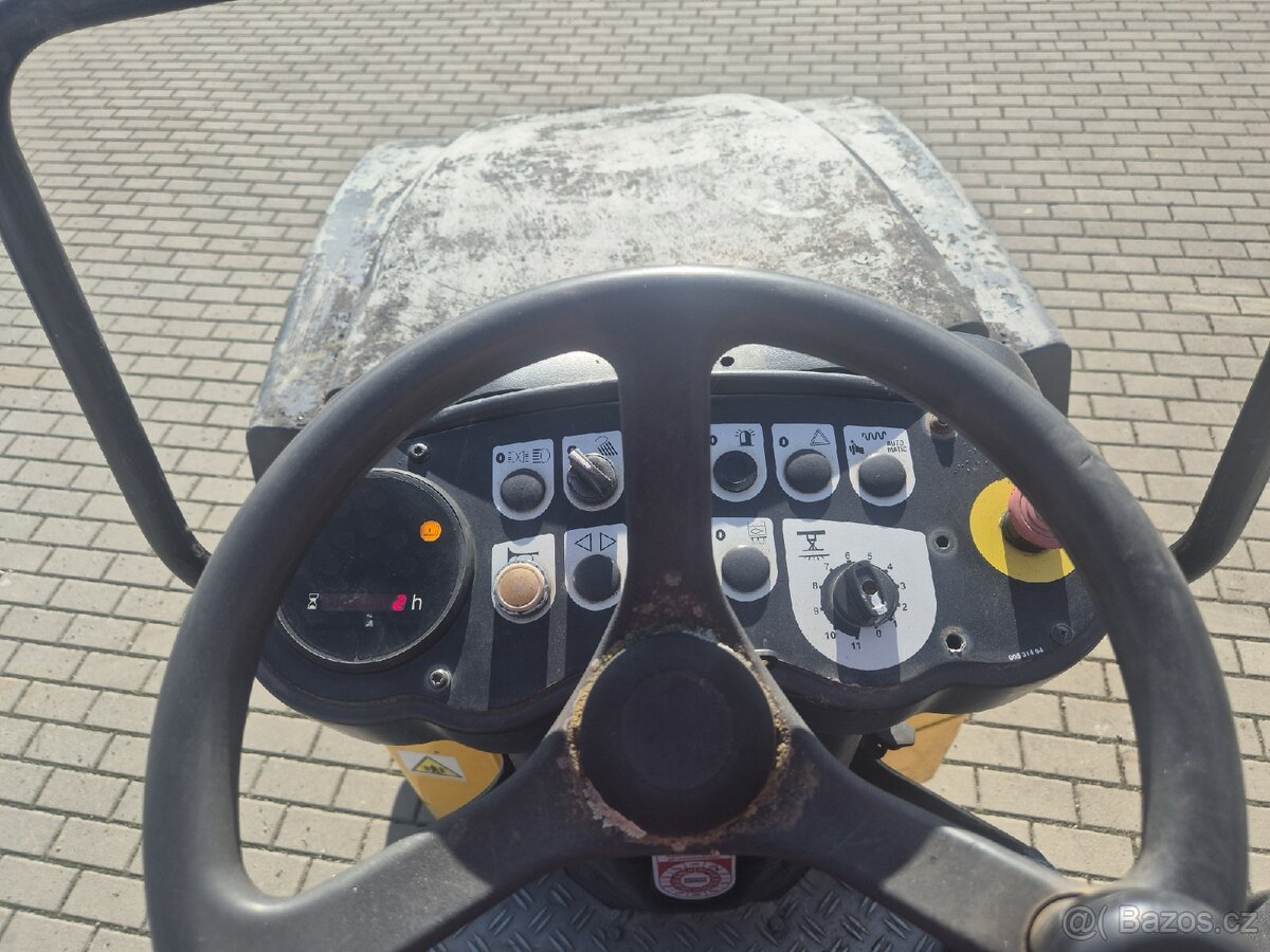 Vibrační válec BOMAG BW 100 AD-4 - 6