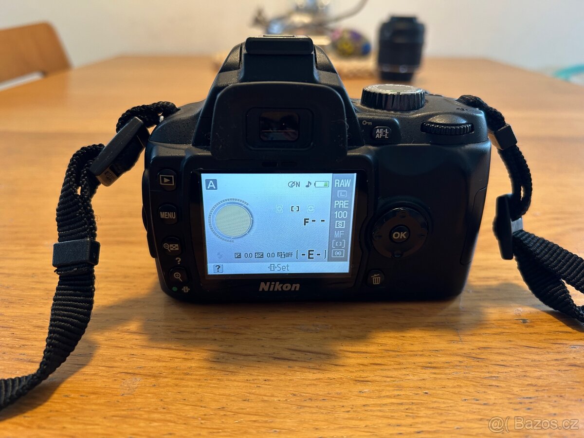 Nikon D60 na díly / k opravě - 6