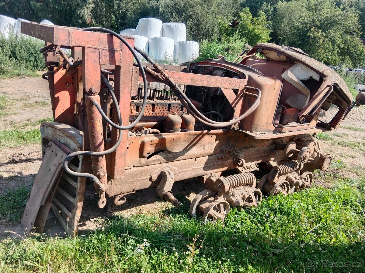 Dt-75 A-41 zbytek dílů - 6