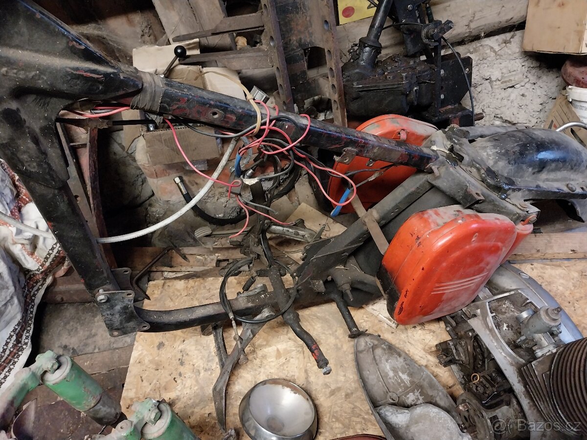 Jawa 250/353 kývačka díly - 6