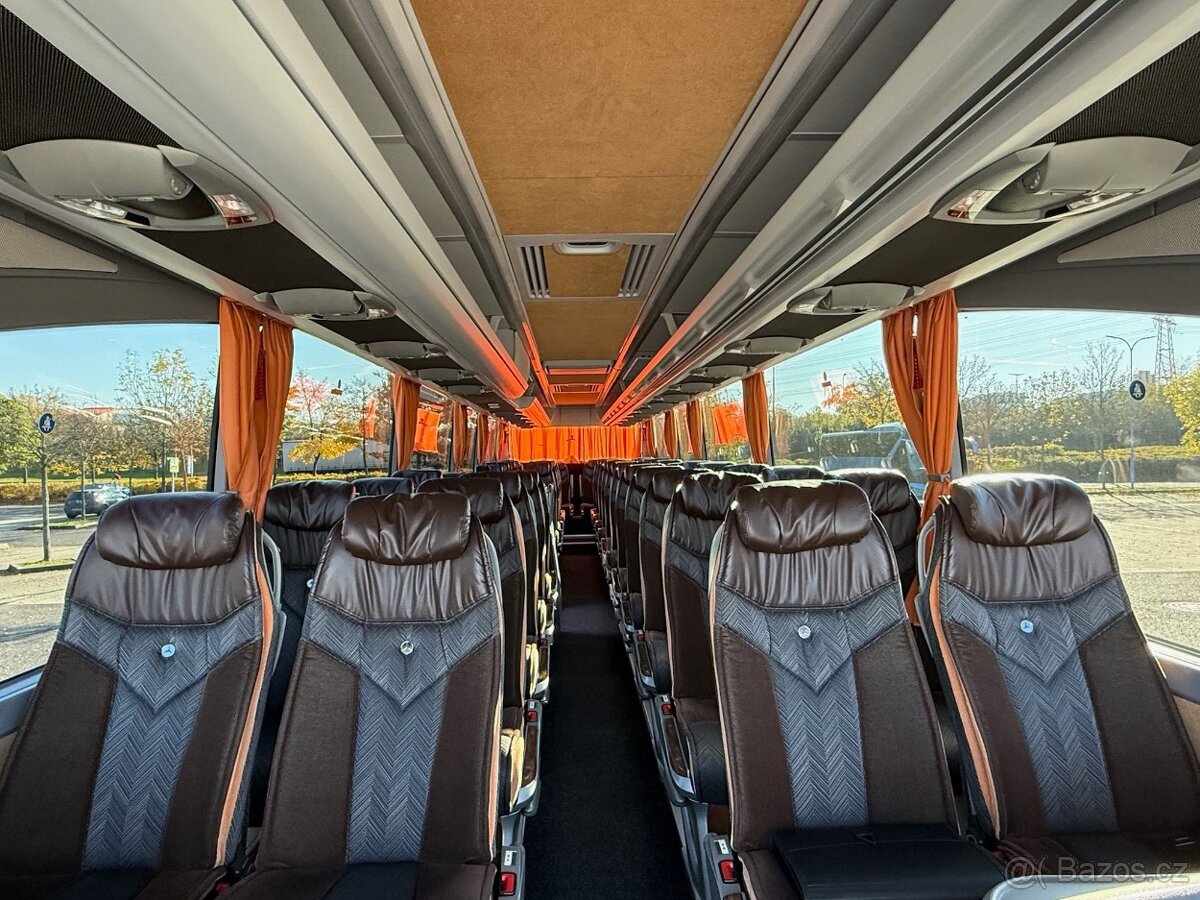 MERCEDES-BENZ TRAVEGO - 6