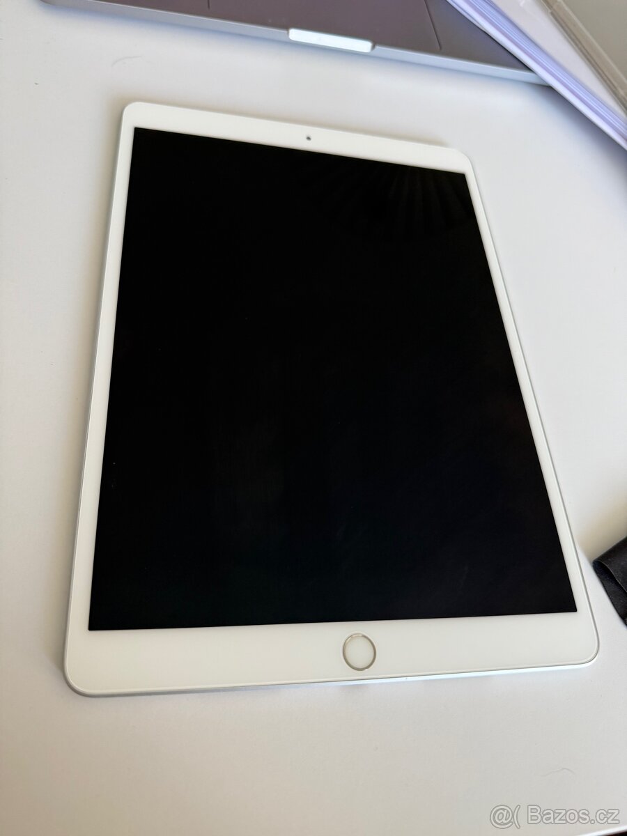Apple iPad Air (3rd generation) 64 GB - 6