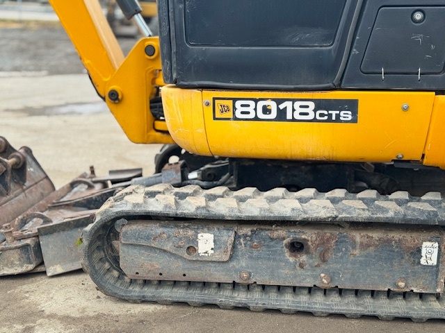 Pásový bagr JCB 8018 - 6