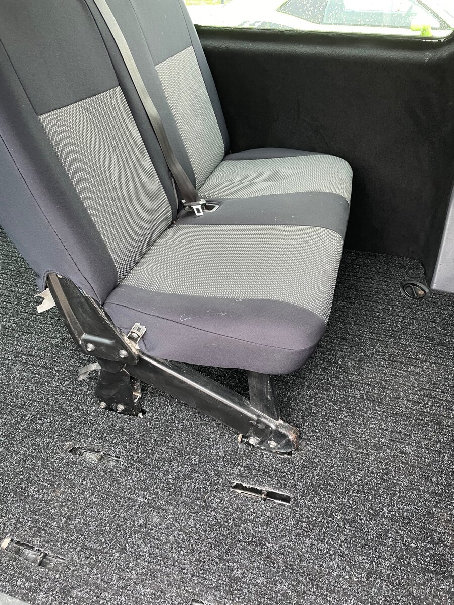 VW Transporter /2,0Tdi/ 2011/75kw/ 1majitel/ CZ/ 6MÍST - 6