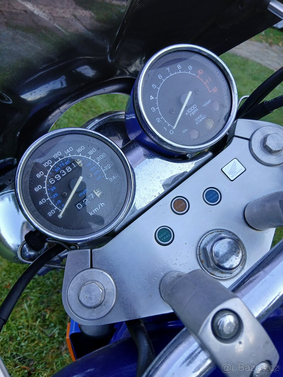 Honda VF 750 C Magna - 6