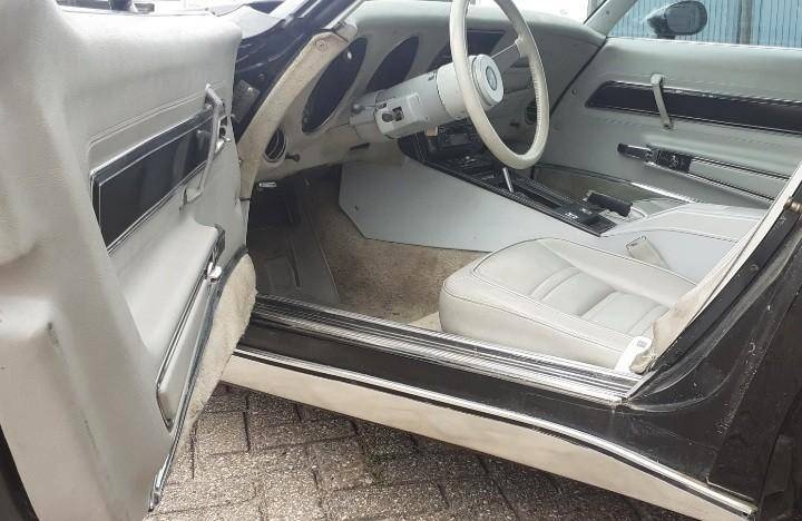 Chevrolet Corvette z roku 1977 - 6