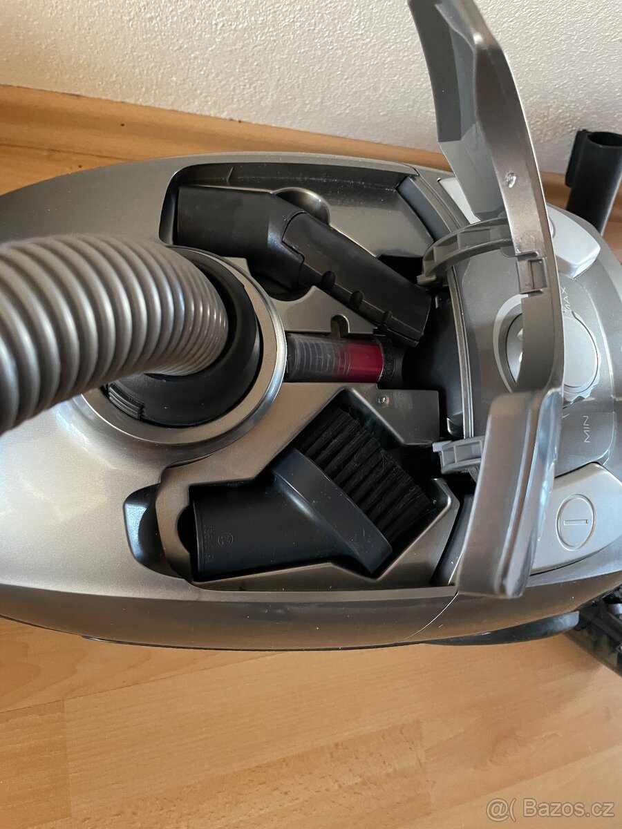 Vysavač Elektrolux Easy Go - 6