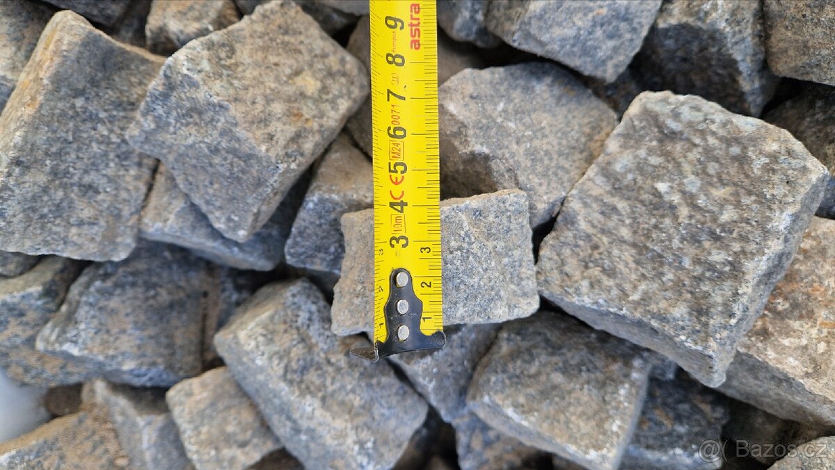 Dlažební kostky. Menší - 6