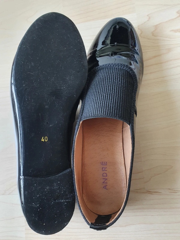 Černé lakýrkové baleríny značky André - 6