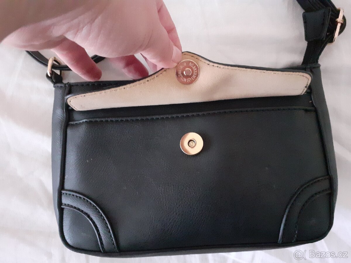 Dámská černá praktická kabelka crossbody - 6