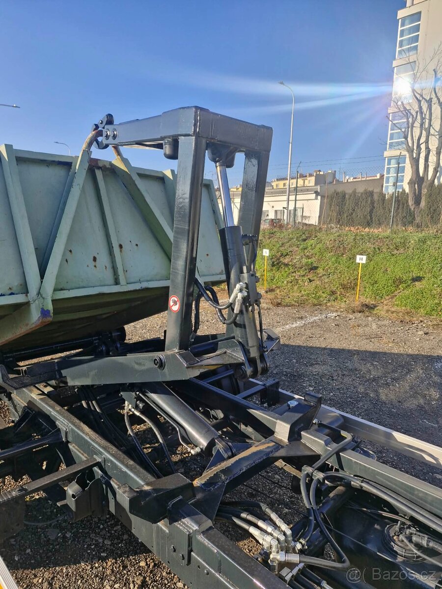 Kontejner Iveco do 3,5 t najeto - 340.000 km - 6