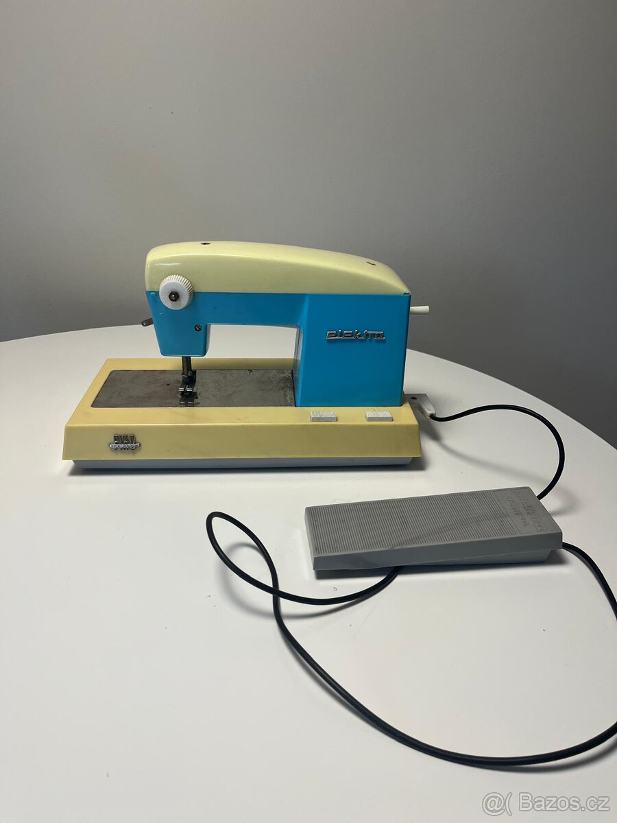 Retro hračka - dětský šicí stroj PIKO elektra - 6