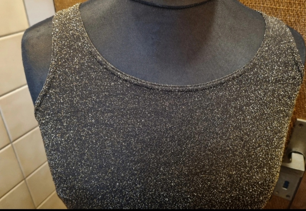 Elastické šaty vhodné i na ples. - 6