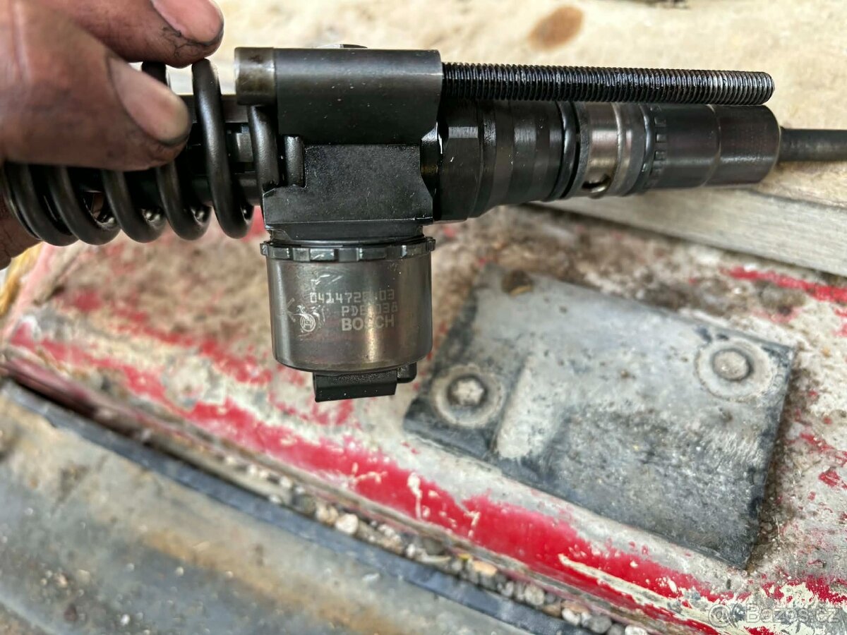 prodám na Motor BKD 2.0tdi 16v vstřiky Bosch - 6