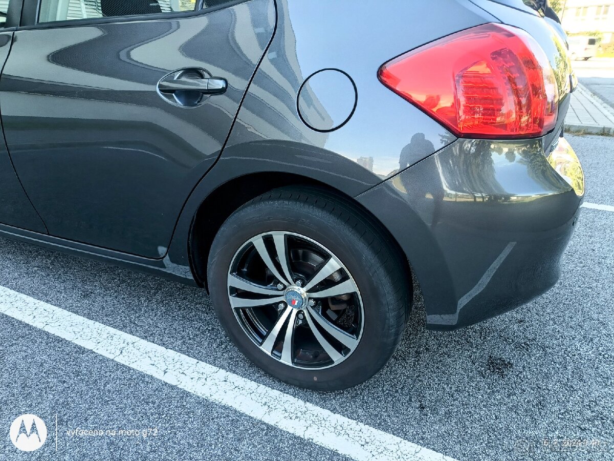 Toyota Auris 1.6 16V - 6