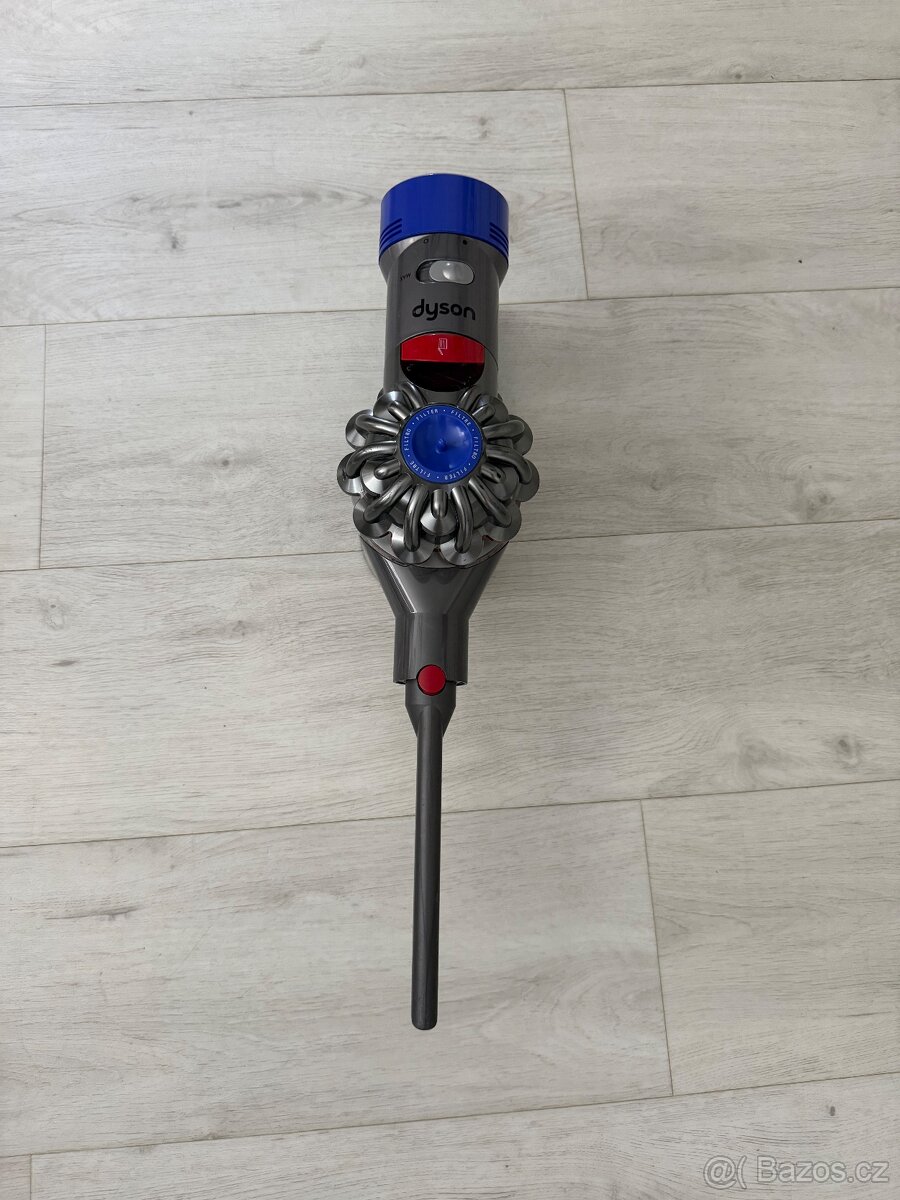 Tyčový a ruční vysavač Dyson V8 - 6