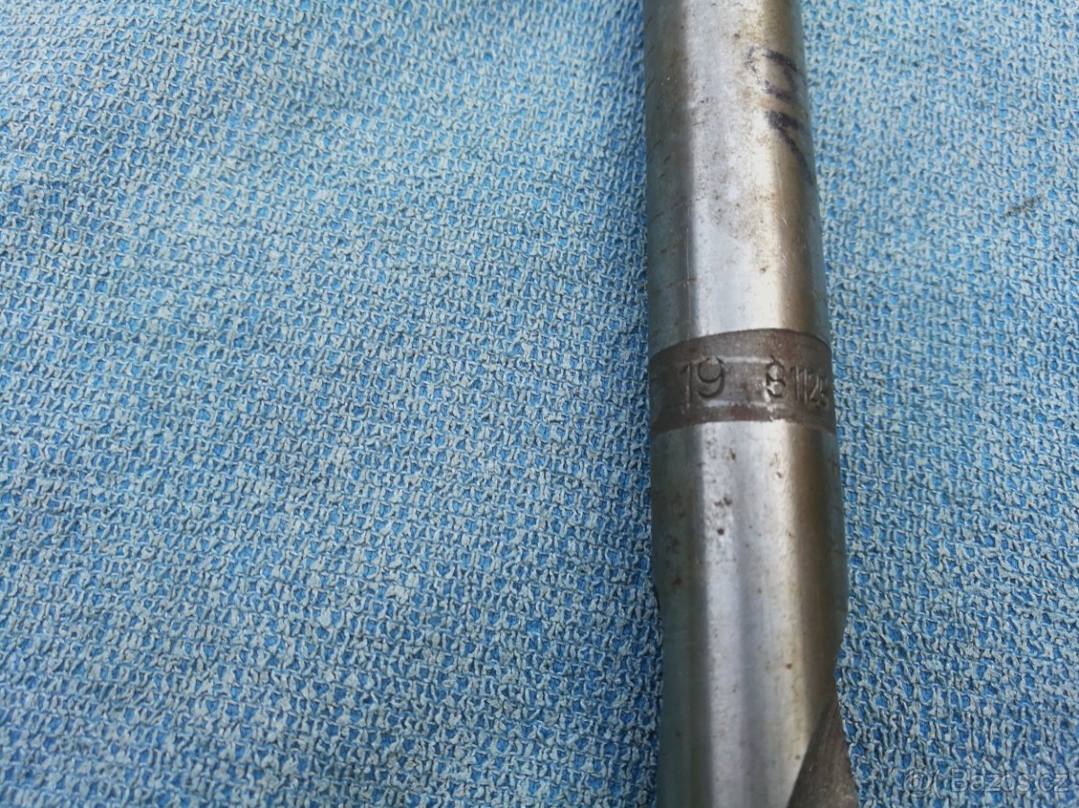 Sklíčidlo,závitník,vrták 19mm,rádiusové měrky - 6