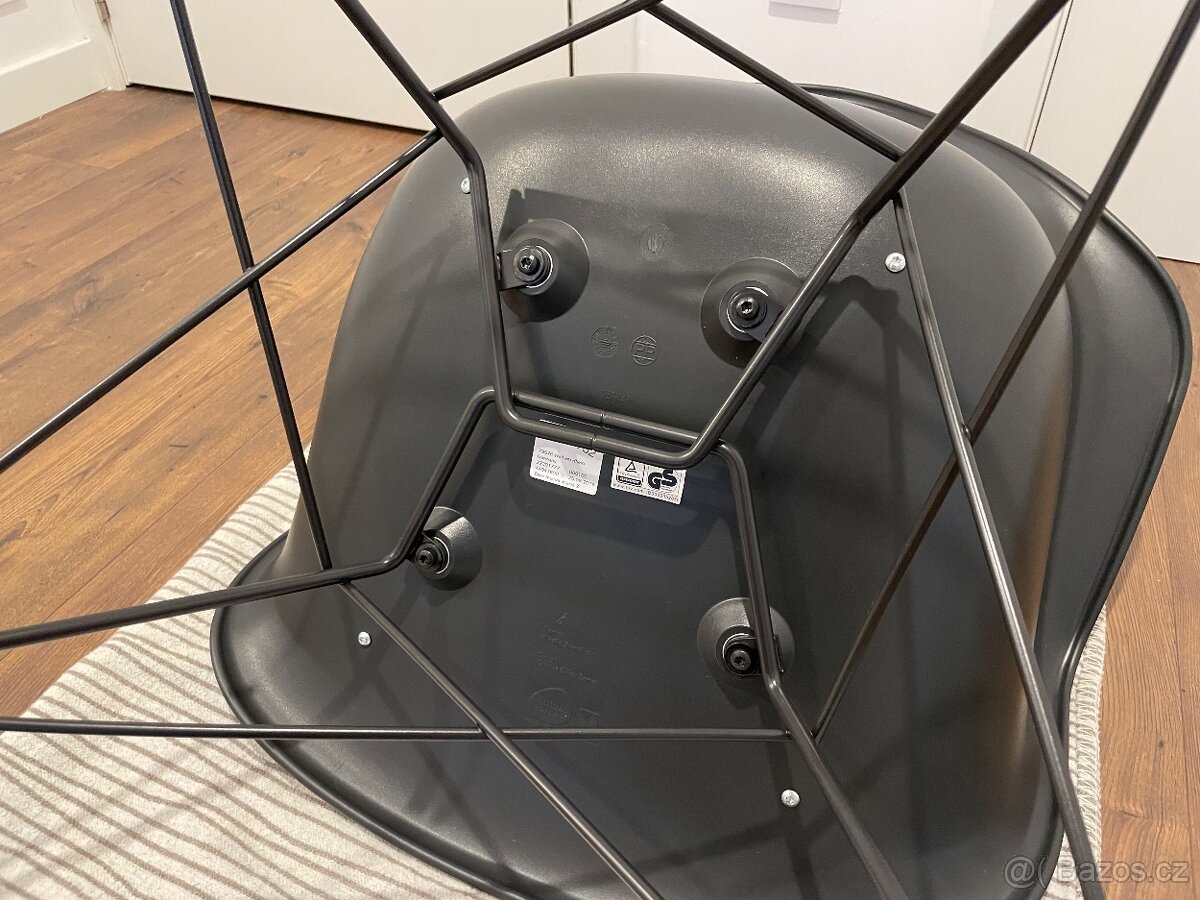 Vitra Plastic Armchair LAR (s čalouněním sedáku) - 6