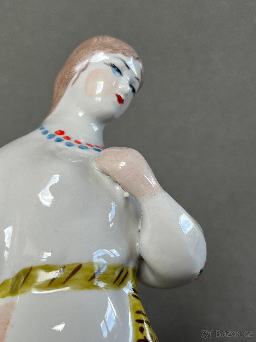 Porcelánová soška Dívka v kroji 23 cm, Polonne USSR - 6