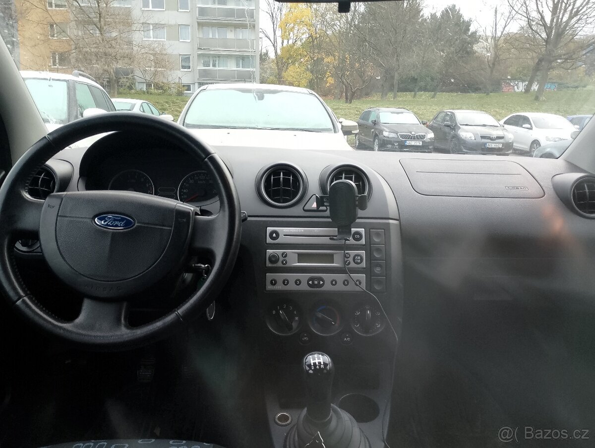 Ford Fiesta 1.4 benzín, 2004 - 6