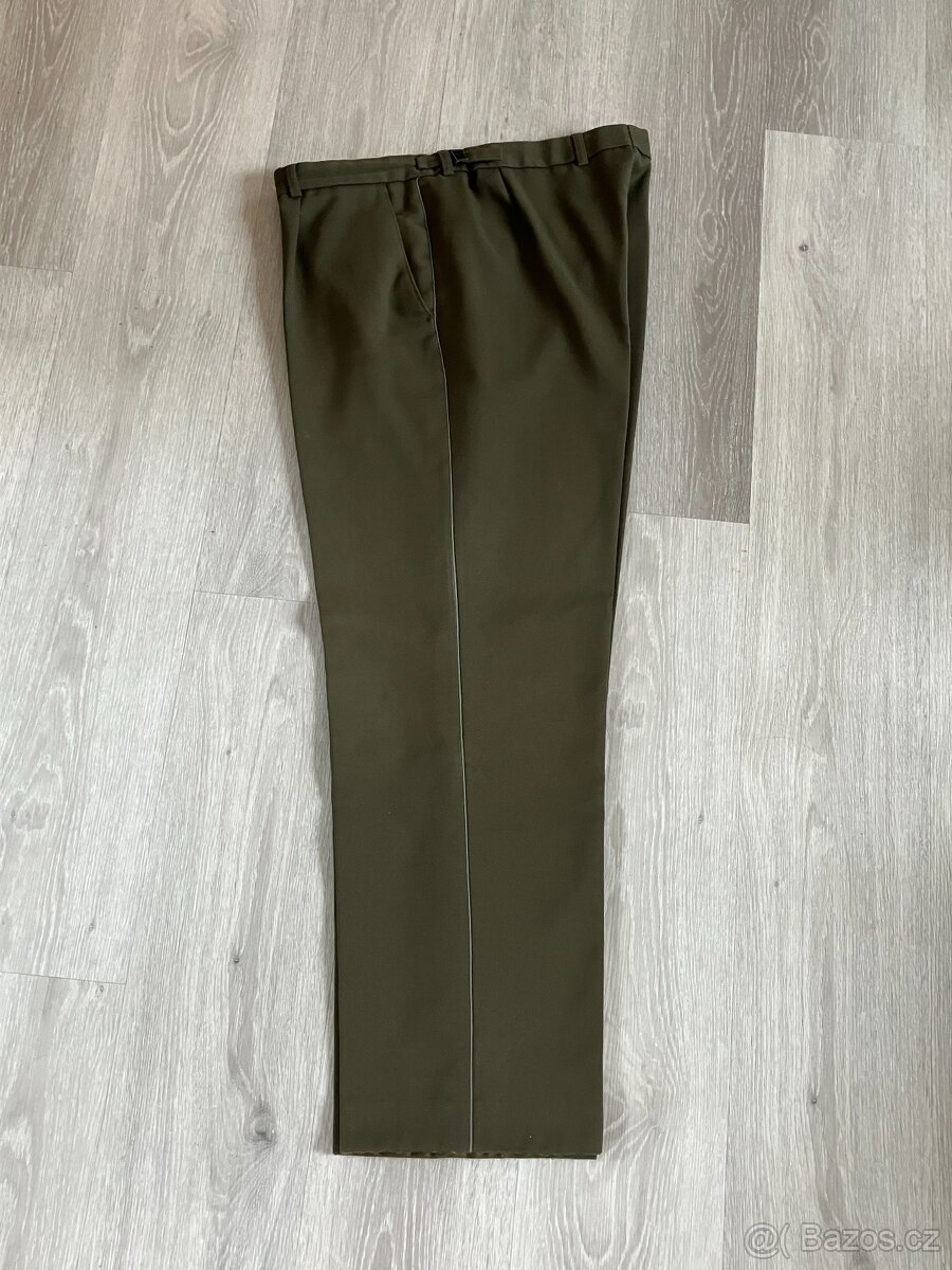 Vojenská zelená uniforma. - 6