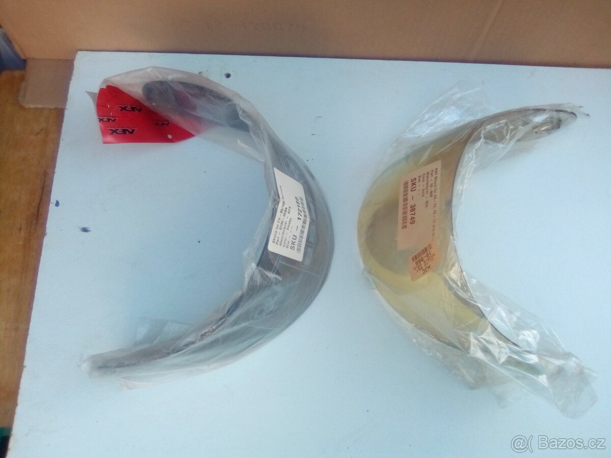 Štít - hledí přilby - 6