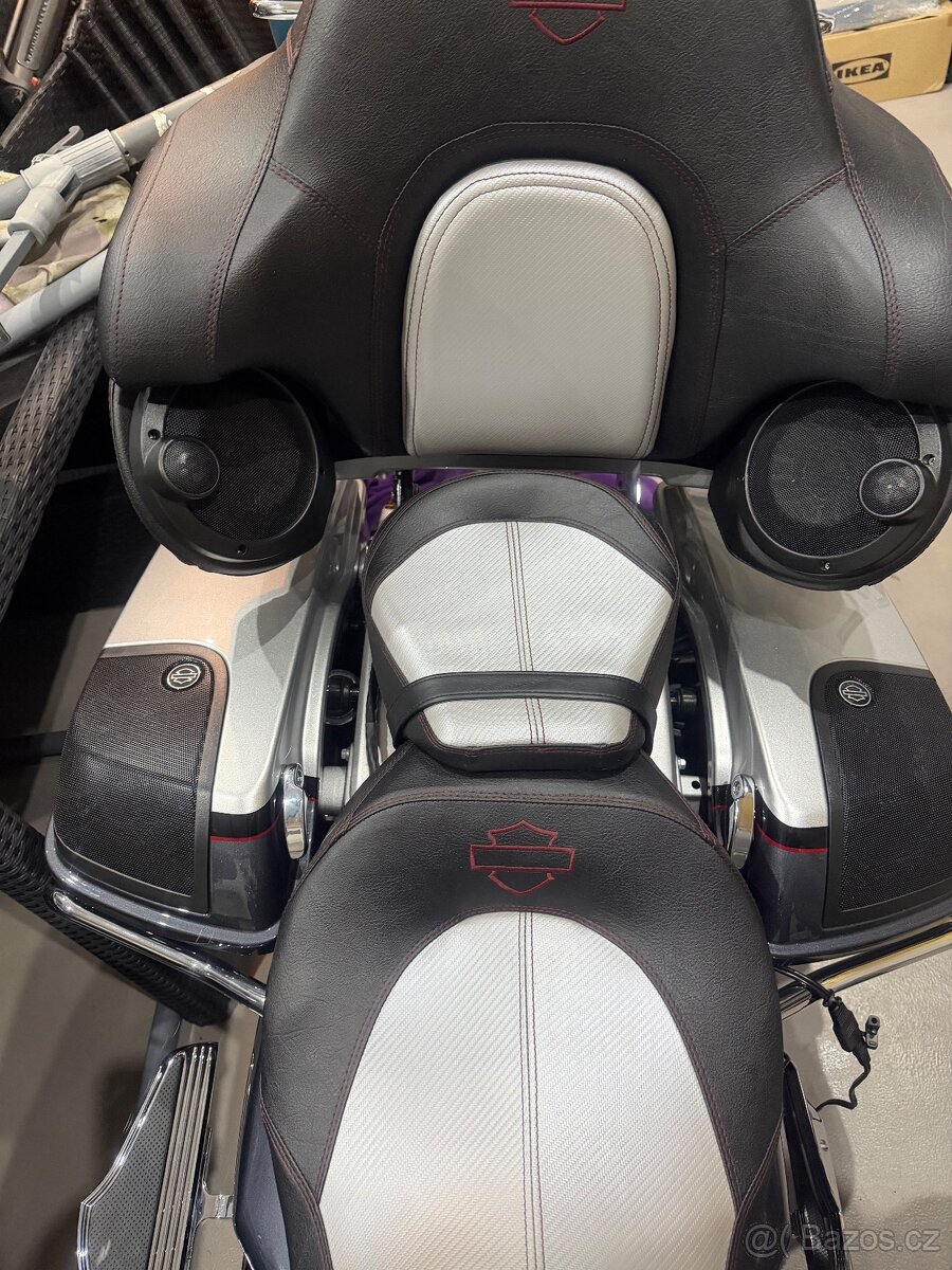 Harley Davidson Road Glide CVO - 6