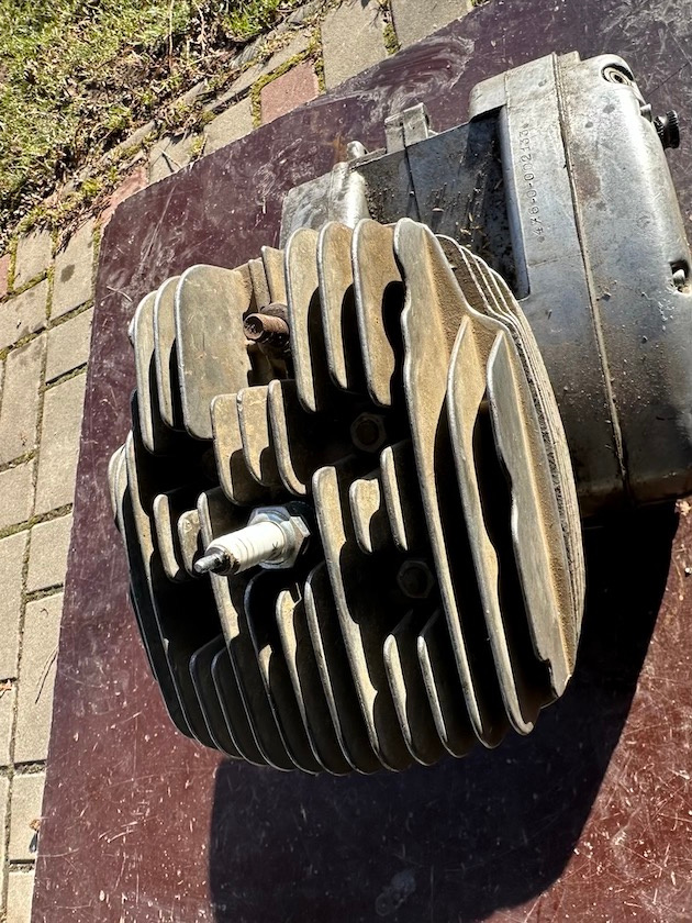 Predám MOTOR ČZ 125/476 pretáča a radí - 6