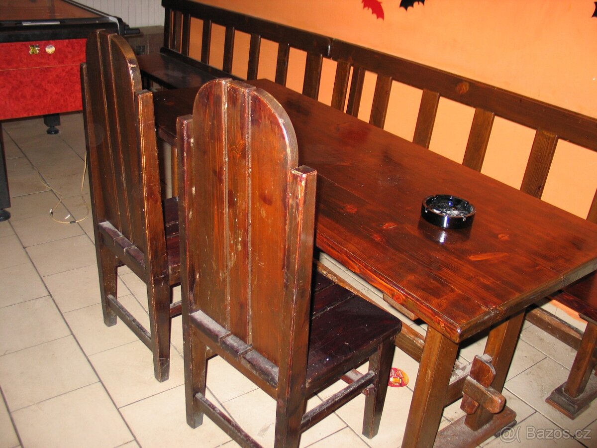 Masívní stůl a 6 židlí - 6
