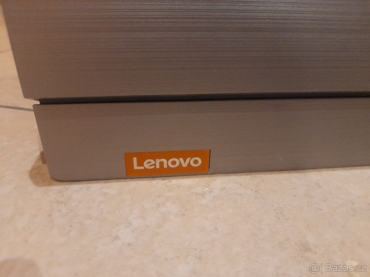 Počítač Lenovo - 6