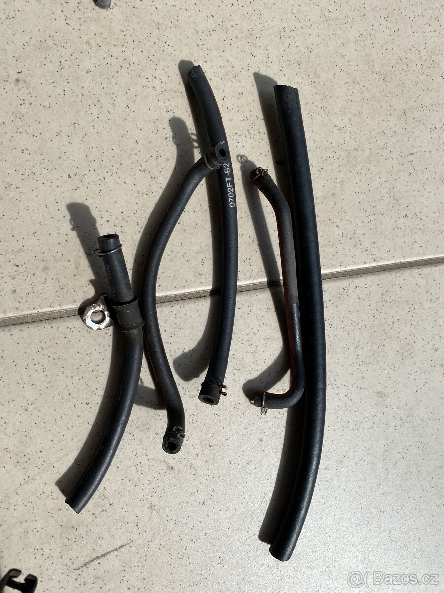 Honda cbr 125 pravý bok motoru - 6