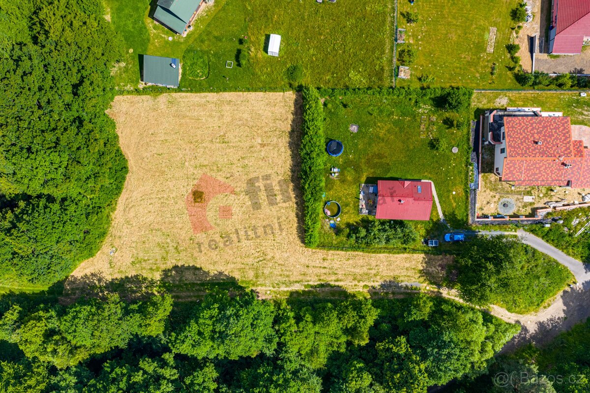 Prodej stavebního pozemku 2 748 m2 , v Libži, okr. Benešov - 6